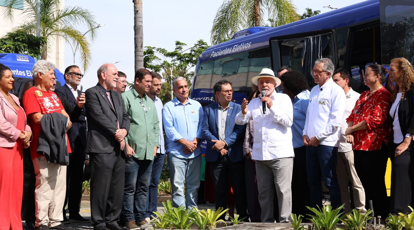 Lula pede que governador do RJ trabalhe para prender milicianos