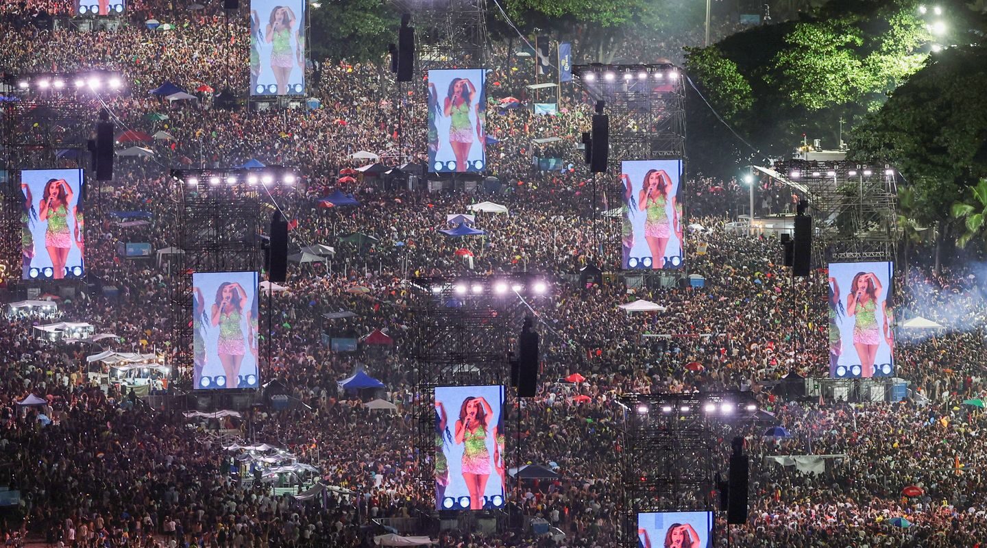 Mais de 2 milhões de pessoas assistem ao show de Shakira em Copacabana