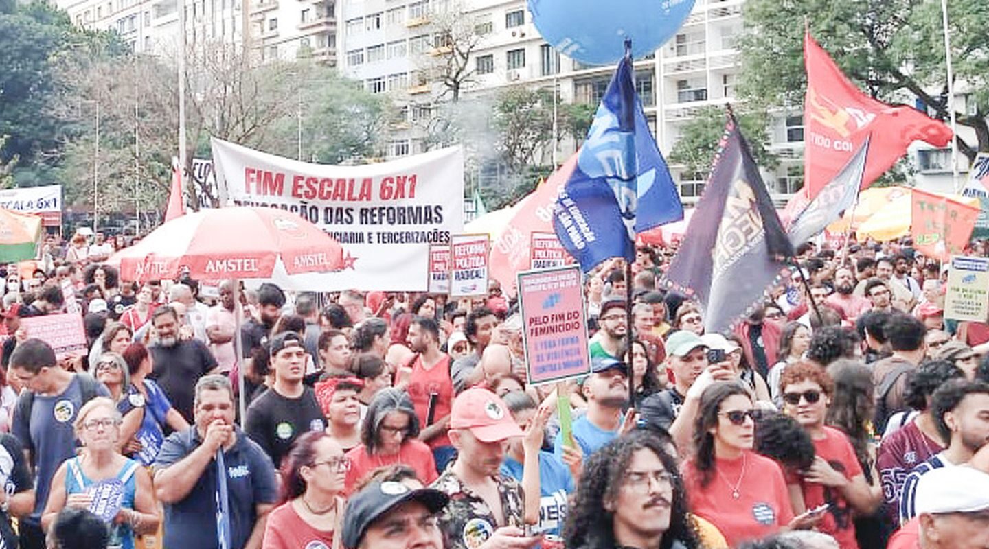 Manifestação em SP pede fim da escala 6×1 e ações contra o feminicídio