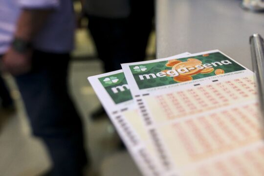 Mega-Sena acumula e prêmio principal vai para R$ 45 milhões