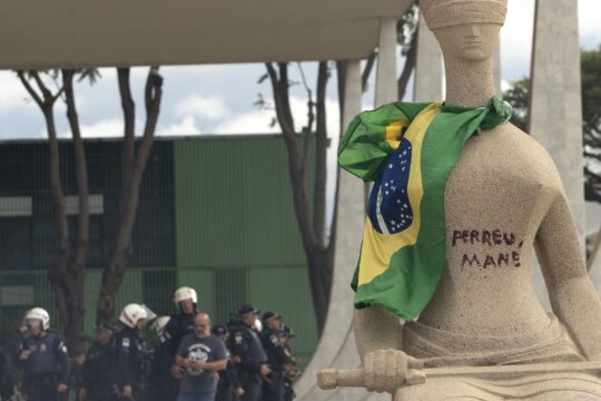 Moraes rejeita revisar pena de Débora do Batom, condenada pelo 8/1