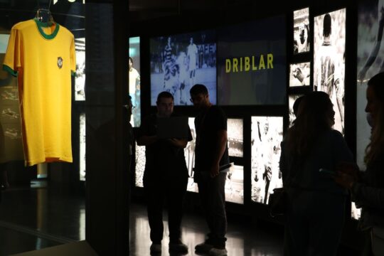 Museu do Futebol lança exposição sobre camisas da seleção brasileira