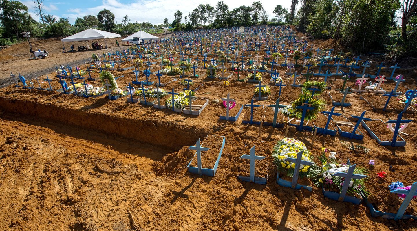 Negacionismo fez brasileiros “perderem” 3,4 anos de vida na pandemia
