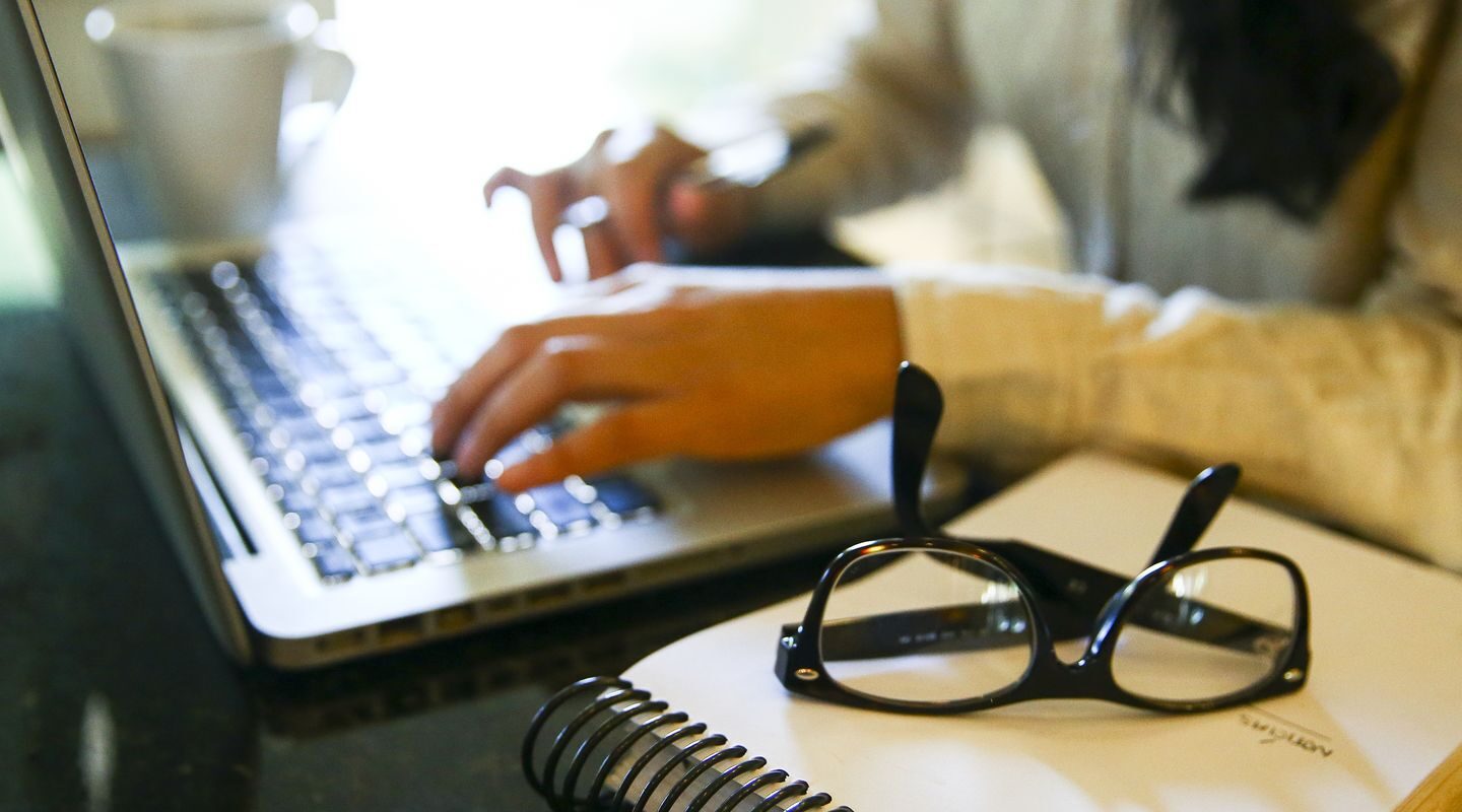 ONU Mulheres revela avanço da violência online contra jornalistas