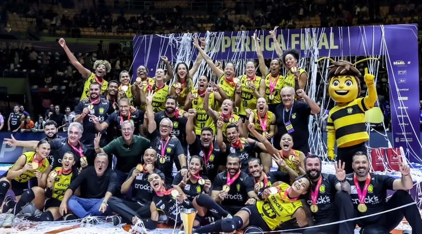 Praia Clube bate Minas e fatura título da Superliga Feminina de vôlei