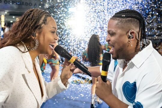 Primeira mulher intérprete do carnaval do Rio recebe prêmio da Alerj