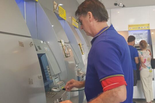 Receita paga nesta sexta maior lote de restituição do IR da história