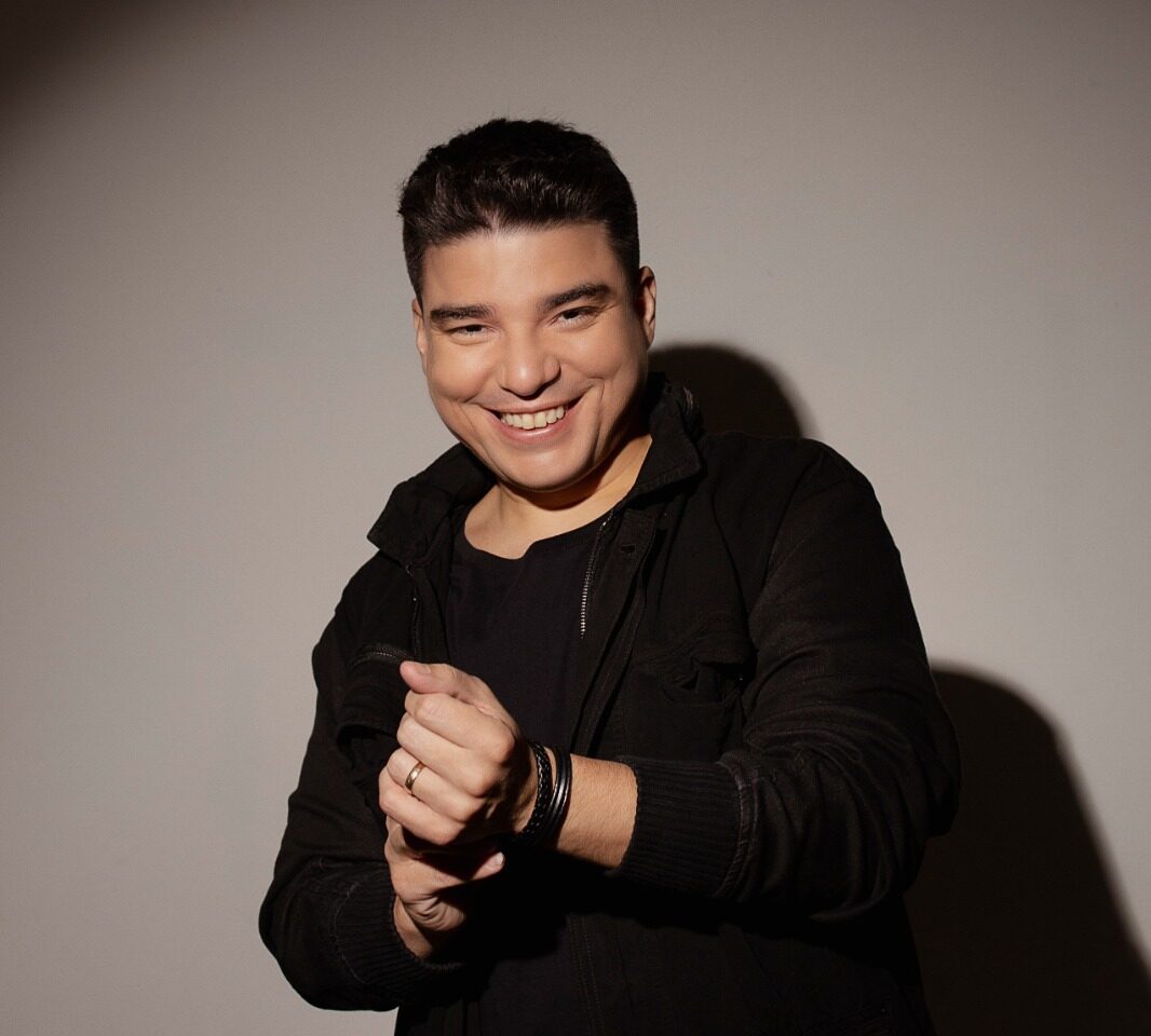 Arthur Espíndola grava novo audiovisual em show gratuito no Mercado de São Brás, em Belém