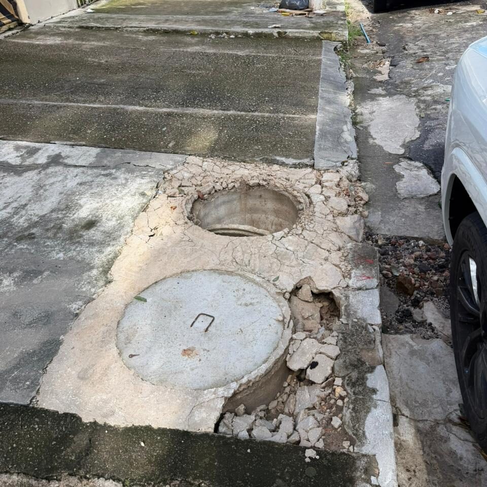Tampa de esgoto se desfaz na João Balbi, no Umarizal, e moradores cobram providências