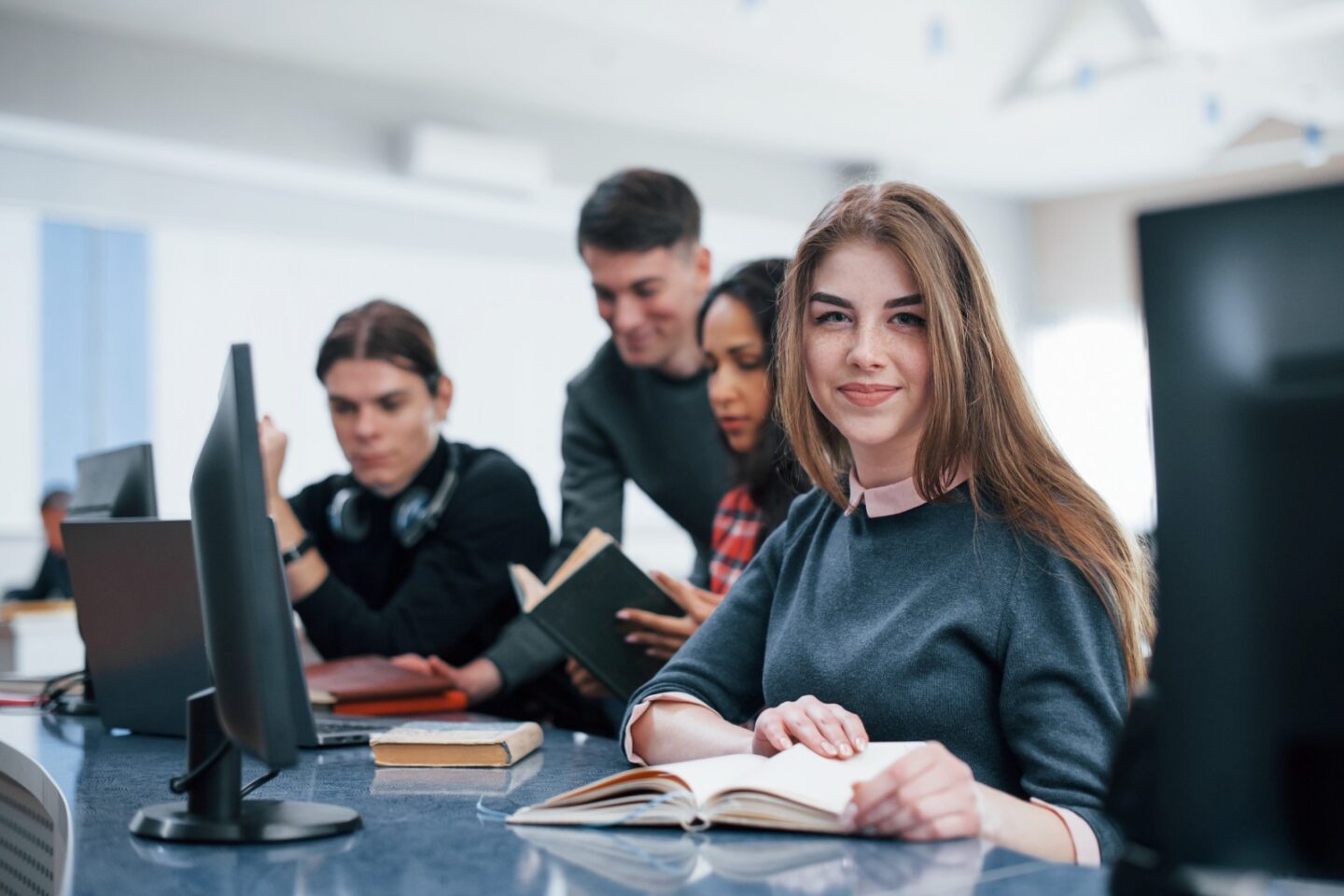 Feira Virtual Emprega oferece mais de 10 mil vagas e curso gratuito de AWS