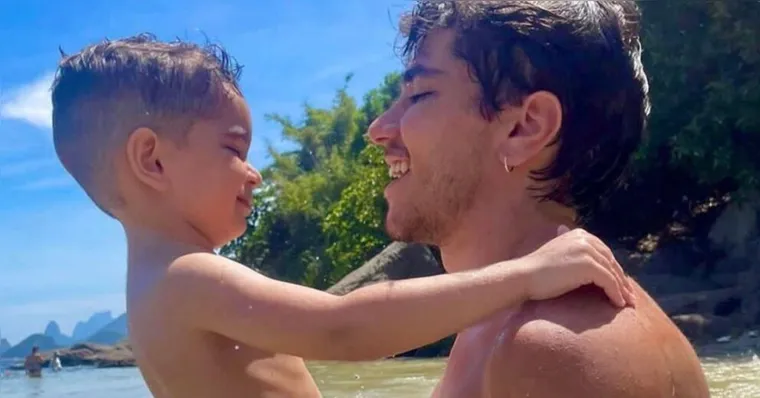 Ator de TV Globo cria filho sozinho após morte da esposa e emociona ao relatar superação