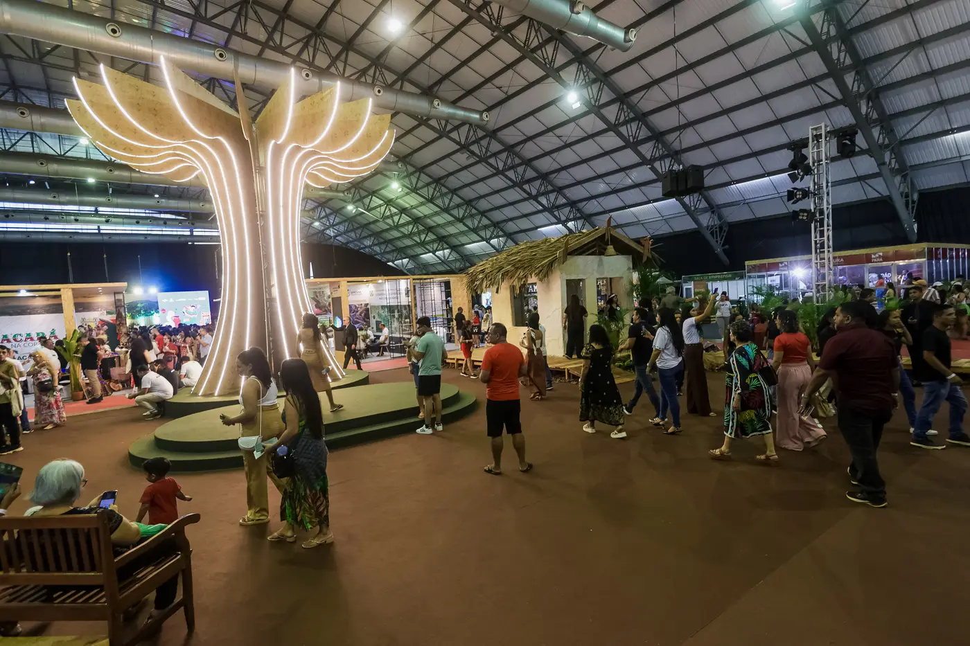 Pavilhão dos Municípios reúne turismo, cultura e negócios no Hangar com presença de Hana Ghassan