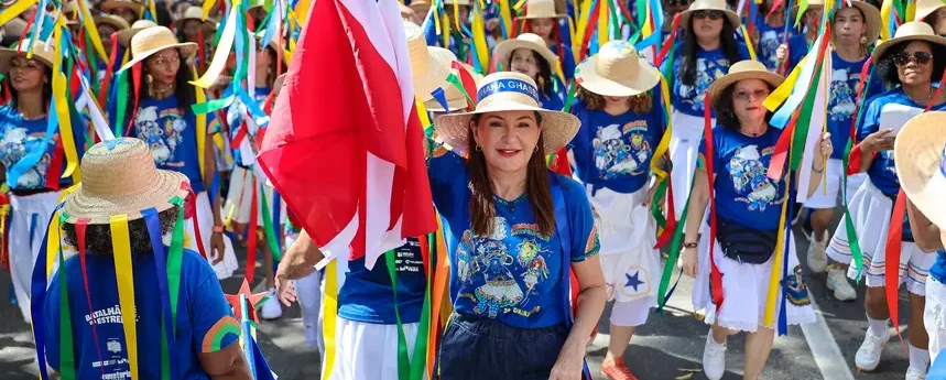 Governadora Hana Ghassan participa do 2º dia de Arrastão do Pavulagem em Belém