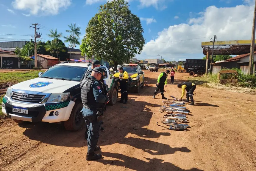 Detran destrói 74 escapamentos irregulares durante operação conjunta em Rurópolis