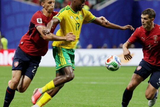 África do Sul sofre gol aos 6 min, reage e empata com República Tcheca