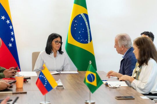 "Ajuda brasileira não será episódica", diz Múcio em visita à Venezuela