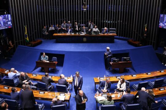 Alcolumbre trava tramitação da PEC do fim da 6x1 no Senado