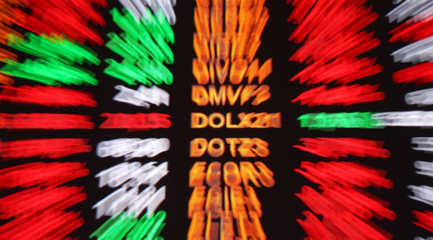 Bolsa sobe 1,16%, e dólar cai para R$ 5, apesar de medida dos EUA