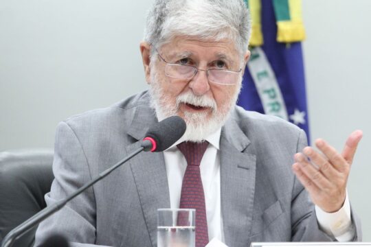 Celso Amorim: IA sob controle de poucas empresas piora desigualdades