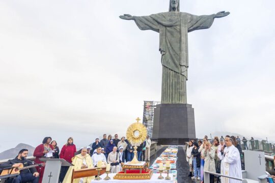 Cristo Redentor inova com tapete de patchwork no Corpus Christi