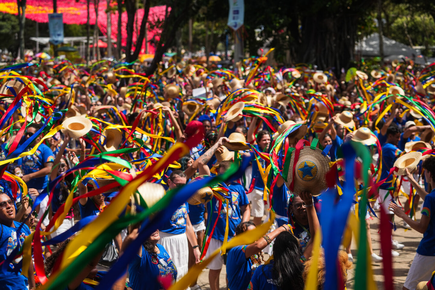 Mais de 35 mil pessoas lotam ruas de Belém no 1º Arrastão do Pavulagem 2026