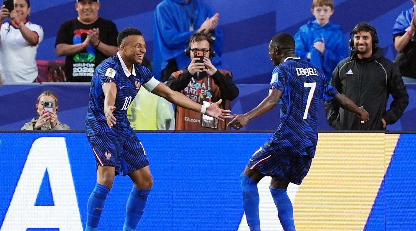 Depois de chuva e pausa, França de Mbappé não dá chances ao Iraque