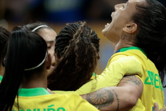 Em virada relâmpago, seleção brasileira feminina vence Estados Unidos