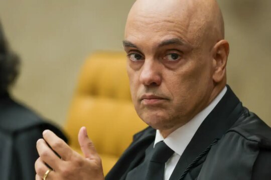 Fachin autoriza AGU a defender Moraes em processo nos EUA