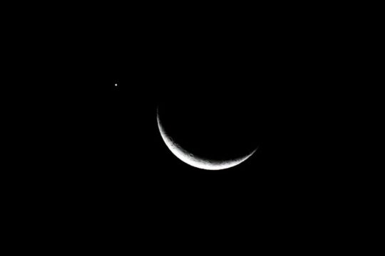 Fenômeno de planetas alinhados com a Lua pode ser observado a olho nu