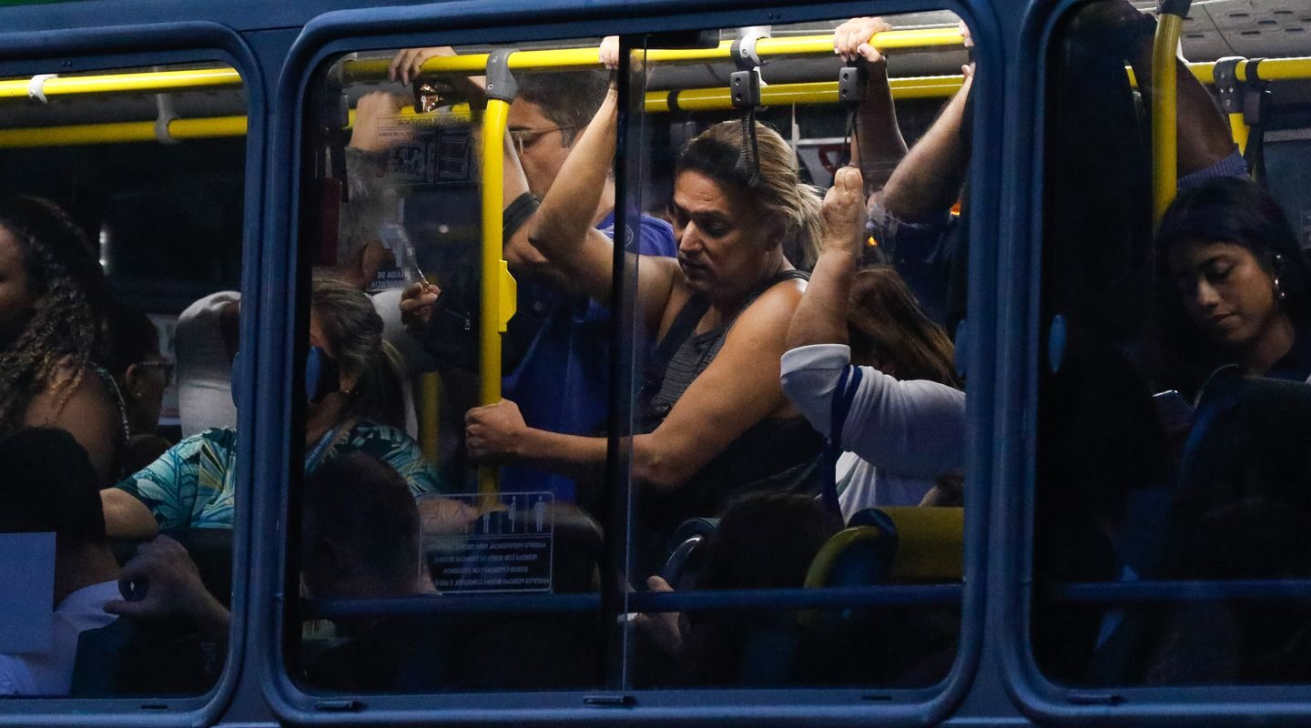 Casos de VSR e gripe aumentam no Brasil e acendem alerta para internações