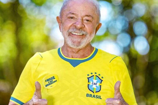 Lula pede para seleção do Brasil “jogar com a alma” na Copa do Mundo