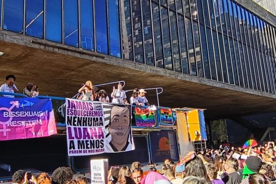 Mulheres lésbicas e bissexuais fazem caminhada em SP contra violência