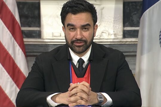 Prefeito de Nova York exalta Sócrates e mobilização social no futebol