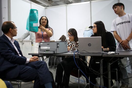 Presidente Petro denuncia fraude contra o voto na eleição da Colômbia