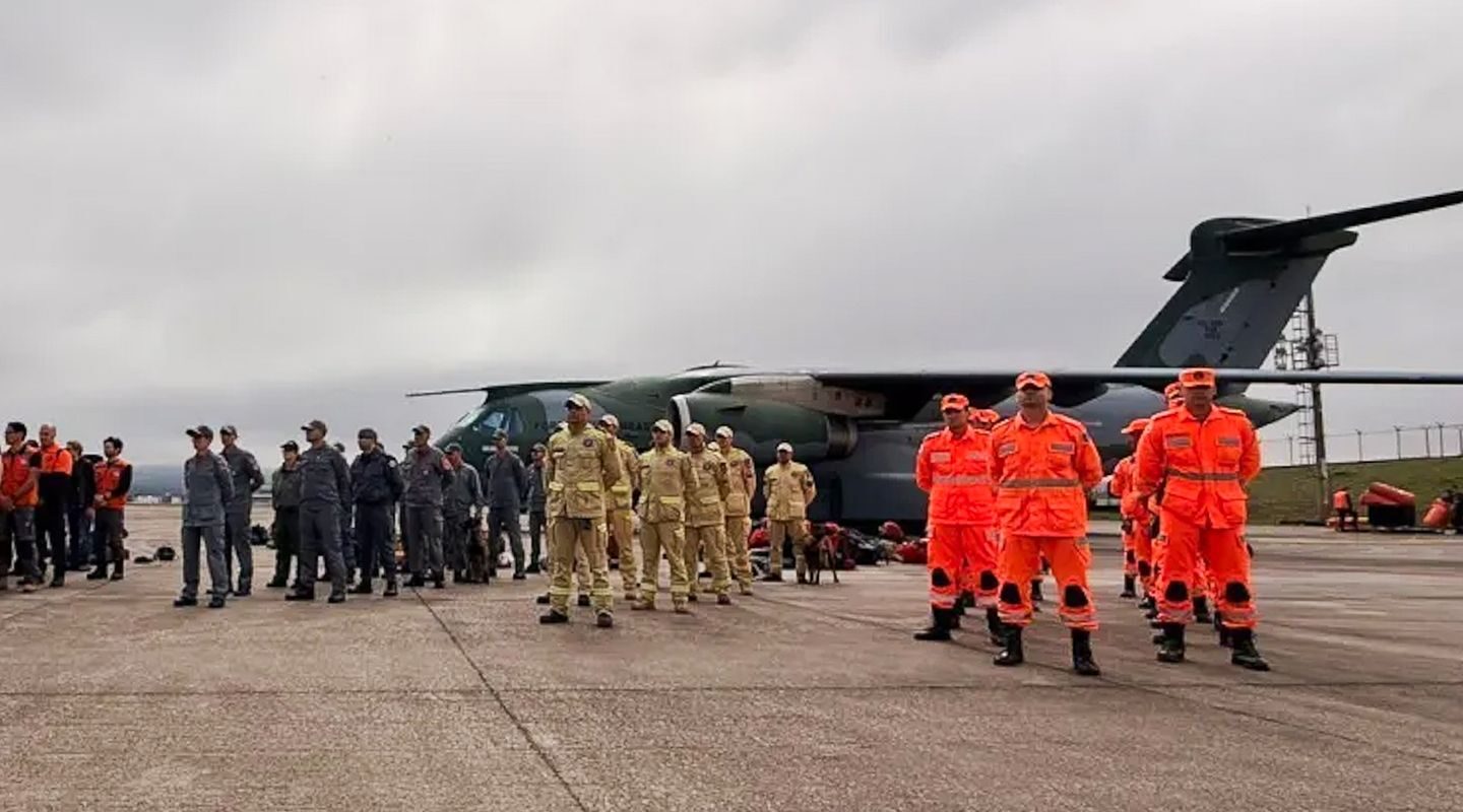 Quarto voo brasileiro para Venezuela decola com bombeiros e donativos