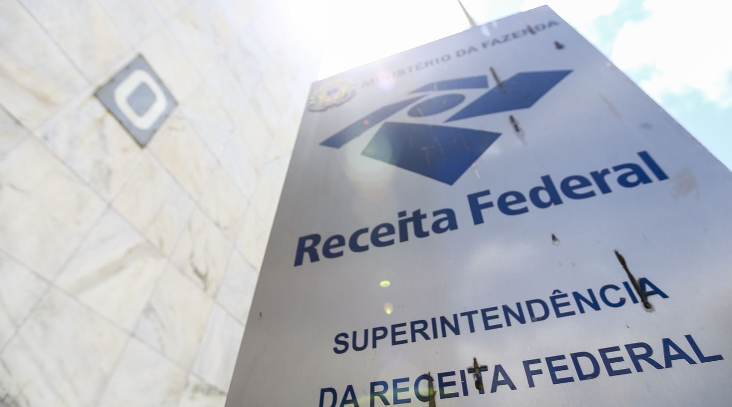 Receita paga lote especial de restituição automática em julho