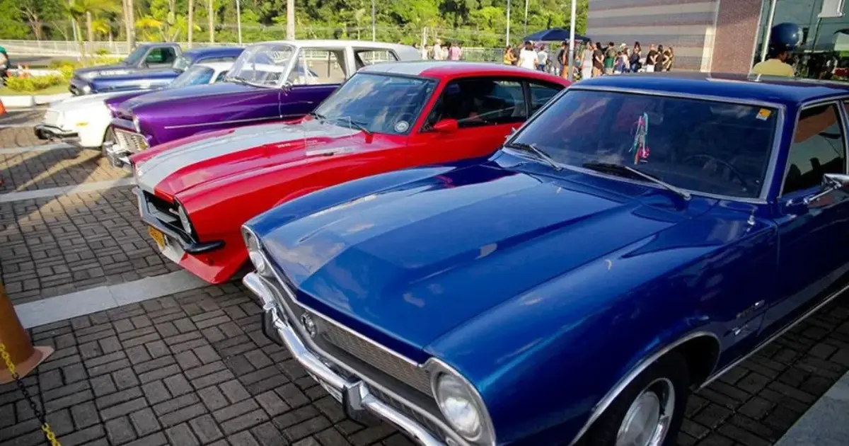 Shopping de Belém recebe exposição de carros antigos no Festival Relíquias do Bosque