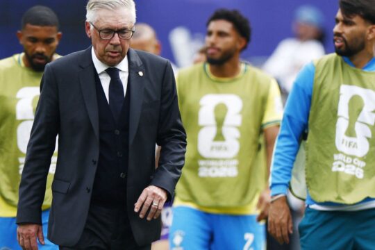 Ancelotti lamenta eliminação e já projeta novo ciclo: "Não é o fim"