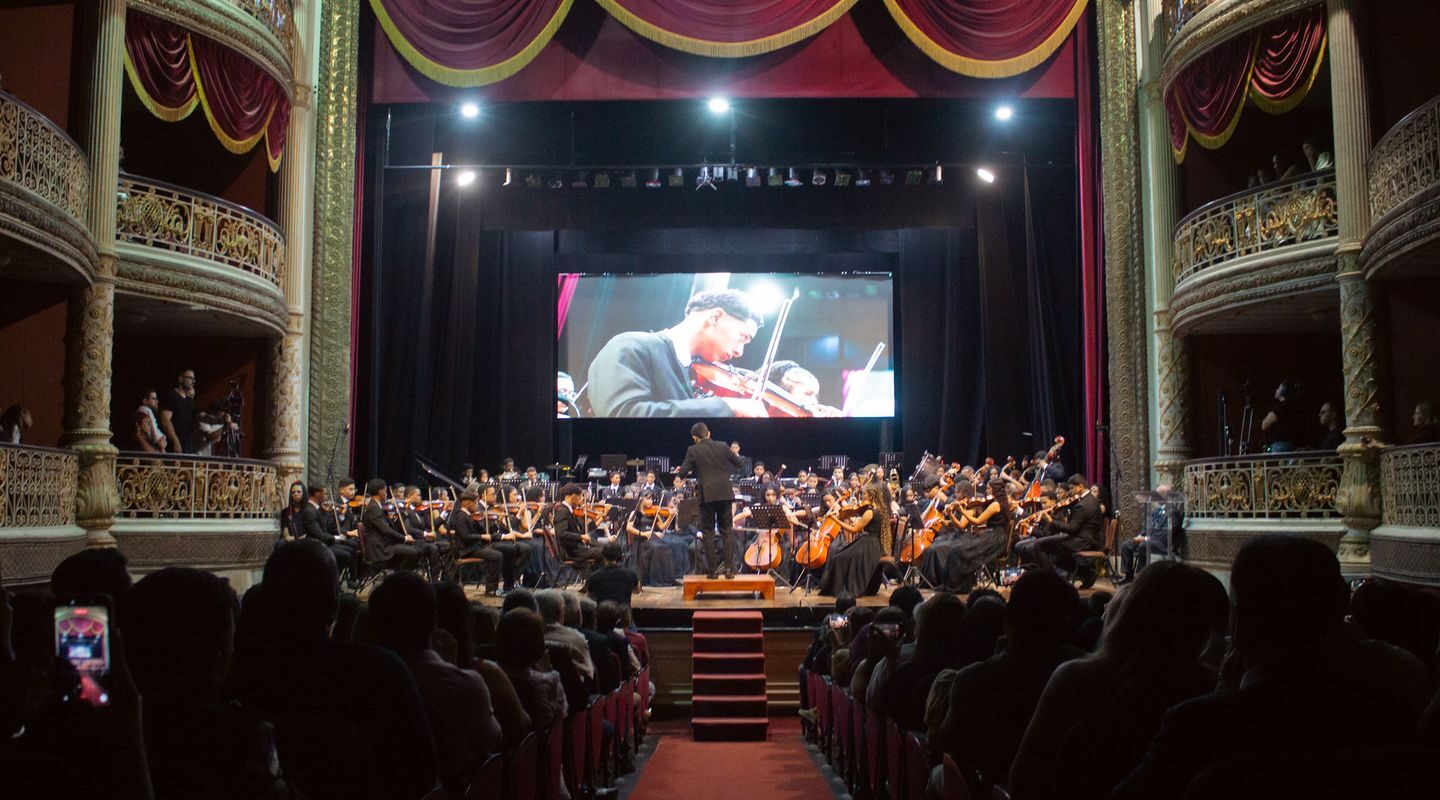 Da periferia para o mundo: concerto marca 20 anos de projeto no Recife