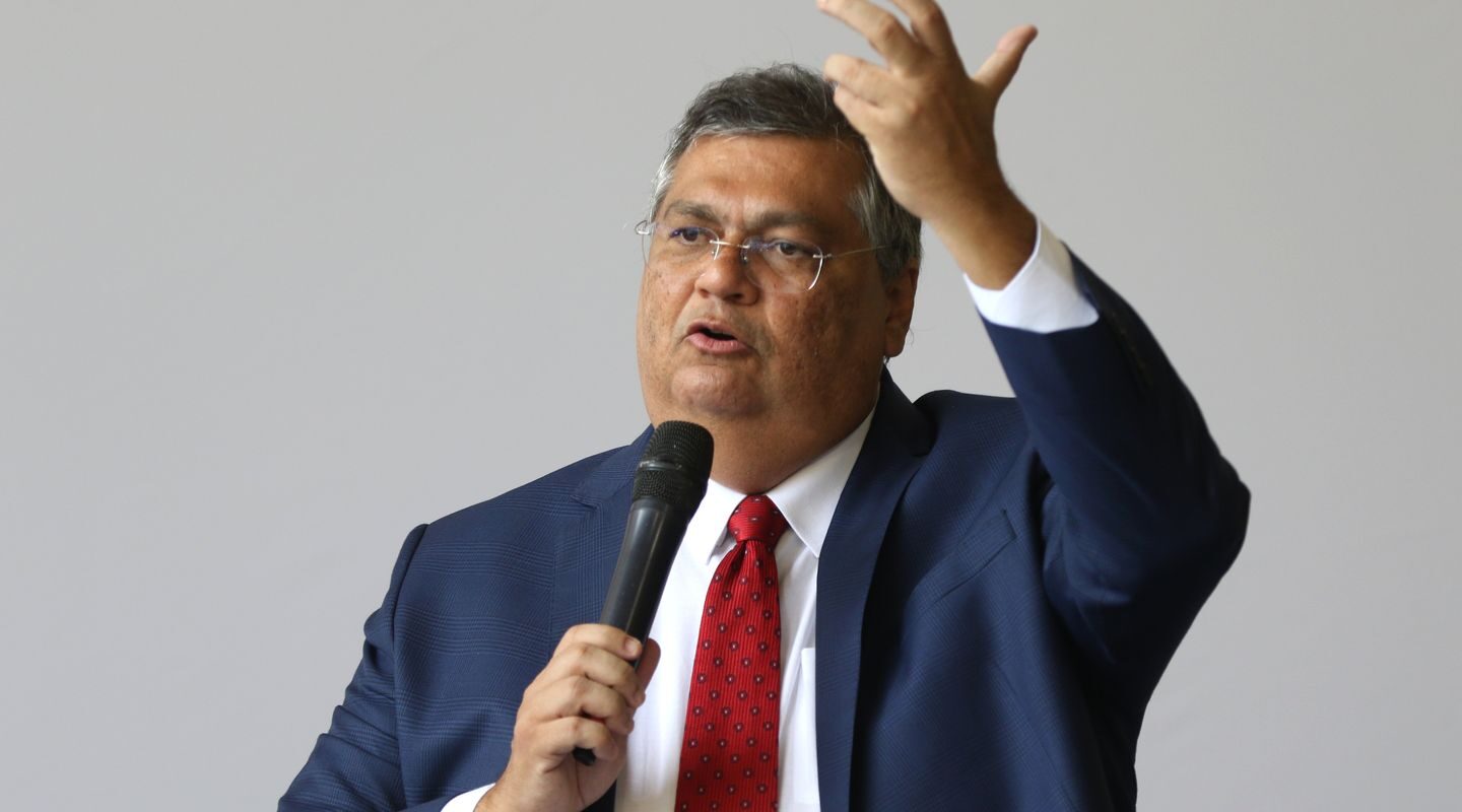 Dino bloqueia R$ 119 milhões de Valdemar por suspeitas em emendas
