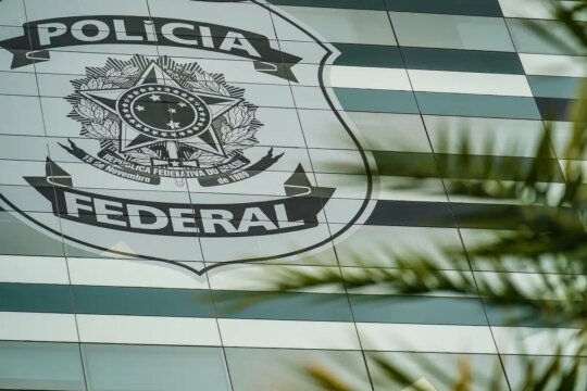 Em manifestação escrita, Flávio Bolsonaro nega ter caluniado Lula