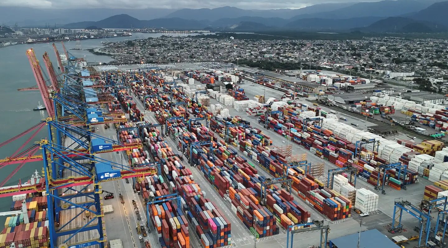Exportações batem recorde e déficit das contas externas cai em junho