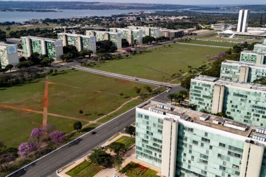 Governo nomeia 500 aprovados no CNU para carreiras transversais