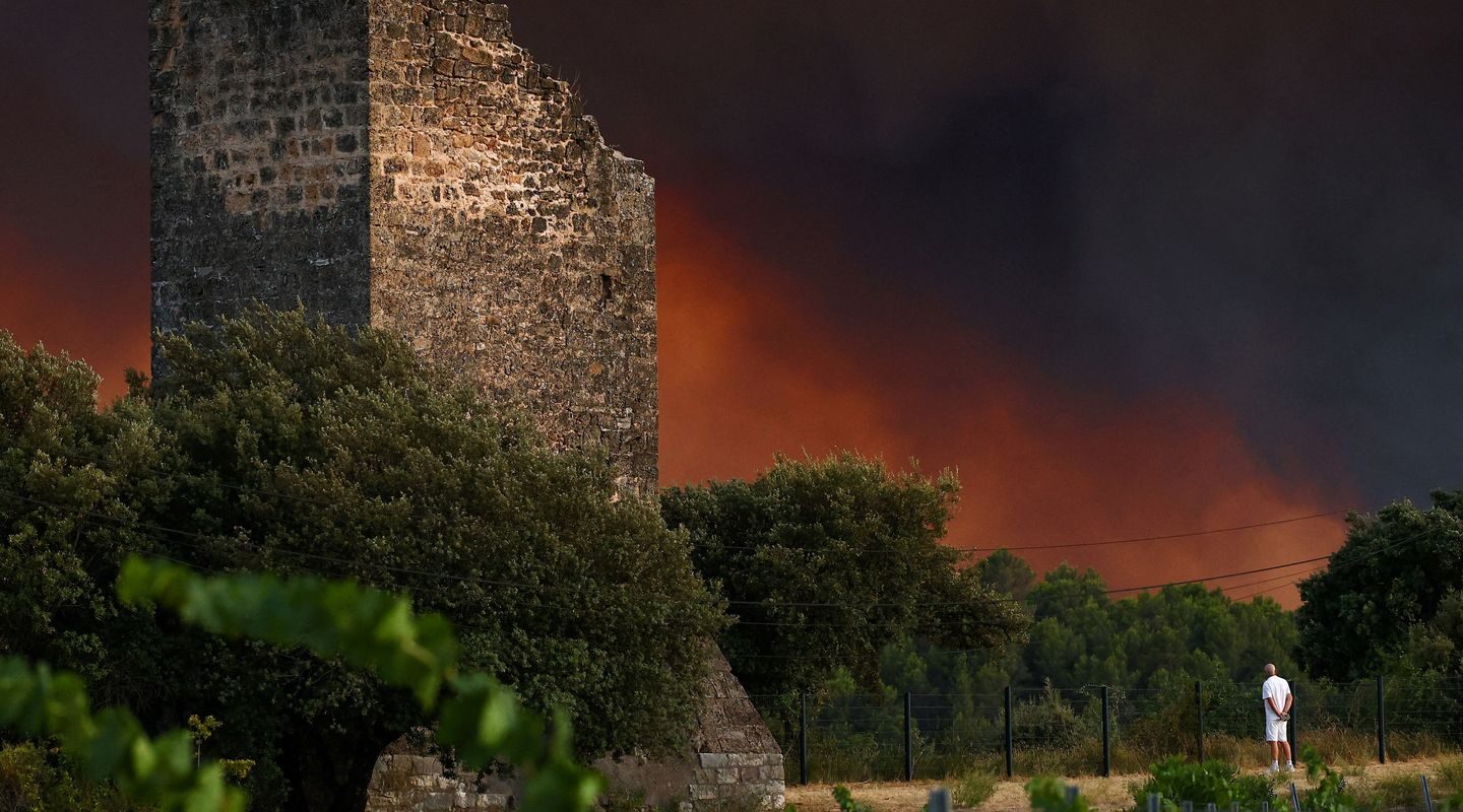 Incêndios florestais ameaçam cidade histórica francesa de Bordeaux