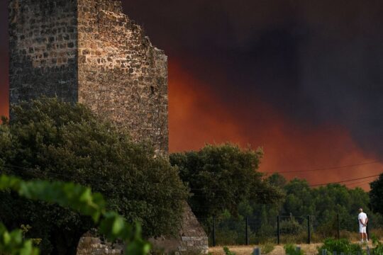 Incêndios florestais ameaçam cidade histórica francesa de Bordeaux