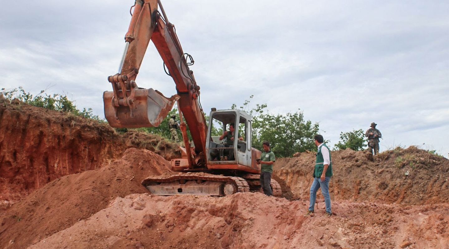 Inea interdita área de extração ilegal de minério no estado do Rio