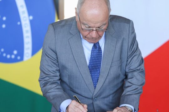 Itamaraty alerta para risco de EUA usar força militar no Brasil