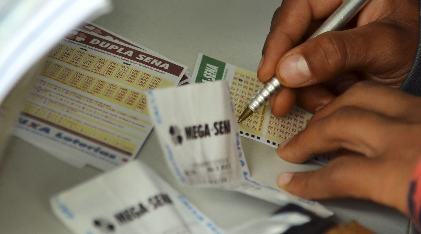 Mega-Sena acumula novamente e prêmio principal vai para R$ 45 milhões