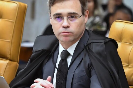 Mendonça autoriza PF a investigar repasses para filme sobre Bolsonaro