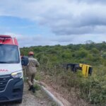 Ônibus com romeiros tomba no Ceará e provoca morte de duas pessoas